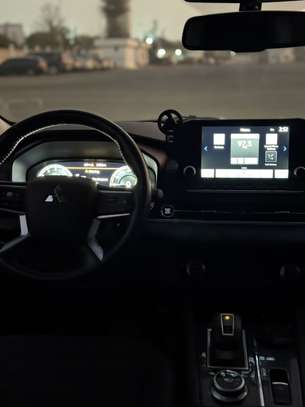 Mitsubishi outlander Anne 2023 full option image 10