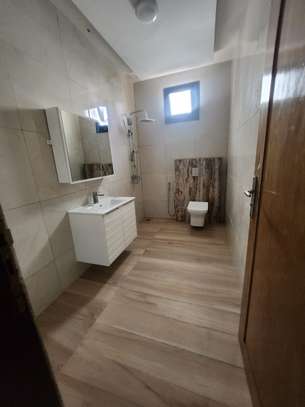 Villa R+2 à louer almadies image 11