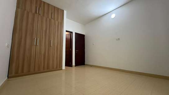 Appartement moderne lumineux avec grandes baies vitrées image 8