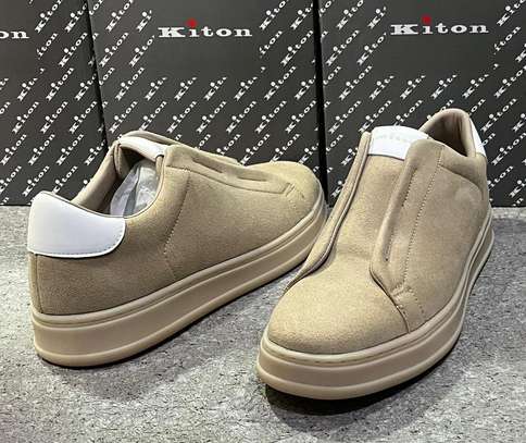 Kiton baskets basses noires semelle épaisse beige image 4