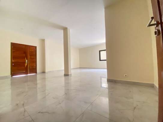 Bureaux Neufs de Standing – Près Ambassade USA image 9