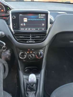Peugeot 208 2019 image 4