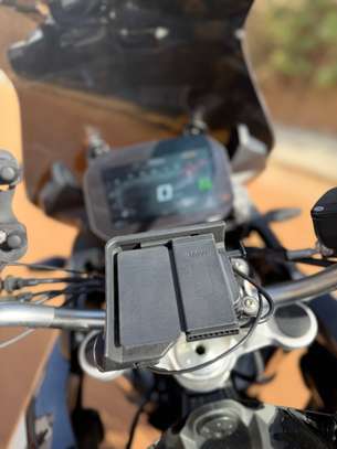 GS F800 Tripple Black  2024 image 5