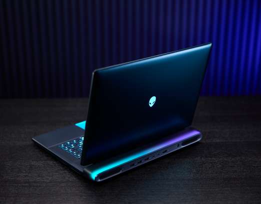 Gamer Alienware 16" (Core 7 / RTX 5060 / 32 Go / 1 To SSD) image 4