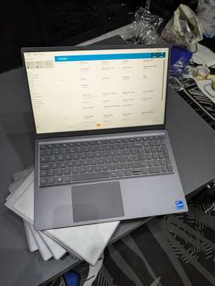 Dell i7 11th gen / SSD 512gb / 16gb / vostro image 10