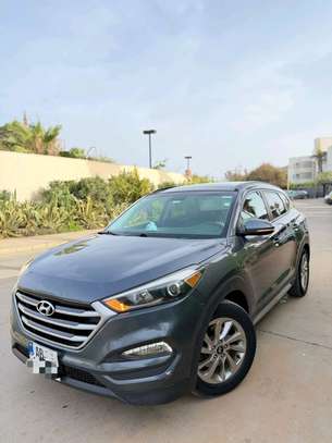 Hyundai tucson image 2