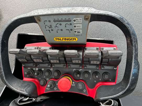 CAMION PORTEUR GRUE IVECO TRAKKER image 6