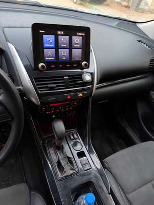 MITSHUBISHI ECLIPSE CROSS image 5