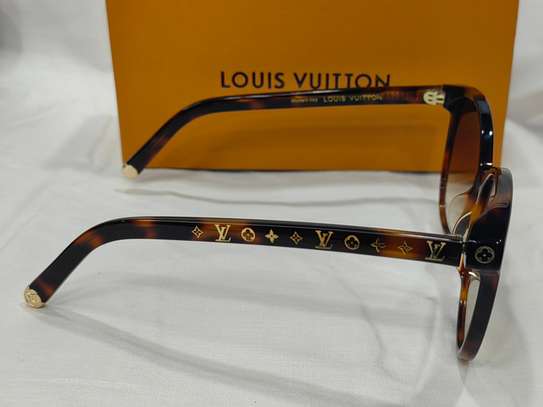 lunettes soleil femme chic et classique image 14