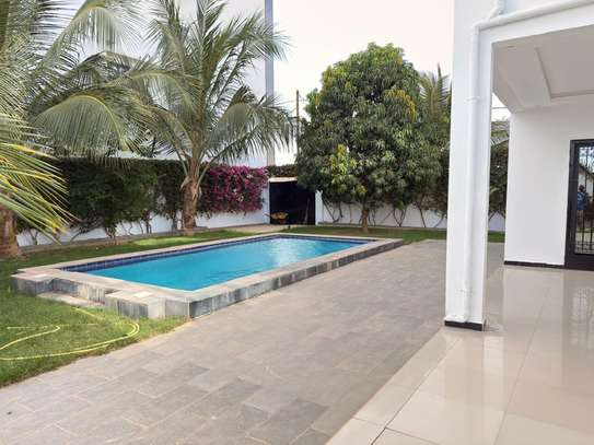 Villa avec piscine et 4 chambres à Saly Joseph image 2