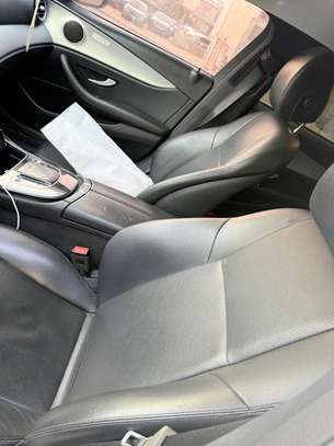 Mercedes class E 200 image 5