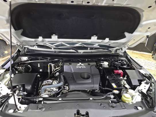 Mitsubishi Montero Sport GLS 2024 Diesel image 12
