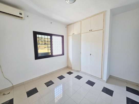 APPARTEMENT F4 SEMI MEUBLE  A LOUER A NGOR EN FACE DU STADE image 8