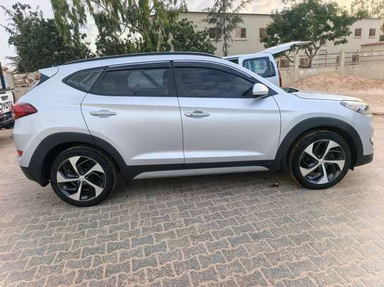 HYUNDAI TUCSON 2018 image 8