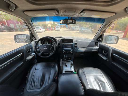 2012 Mitsubishi Pajero image 6