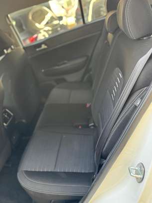 KIA SPORTAGE image 10