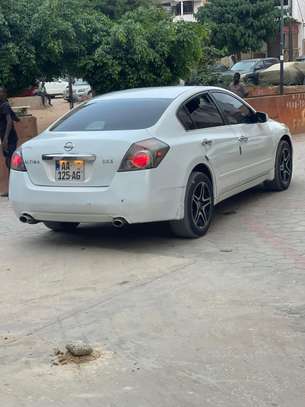 Nissan Altima 2012 image 2