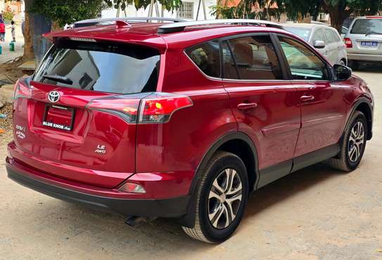 Toyota RAV4 2018 image 10