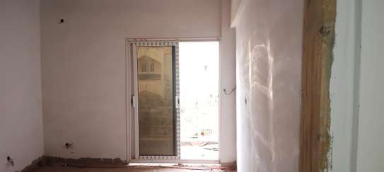 Appartement à Vendre Situé en face cité damel image 2