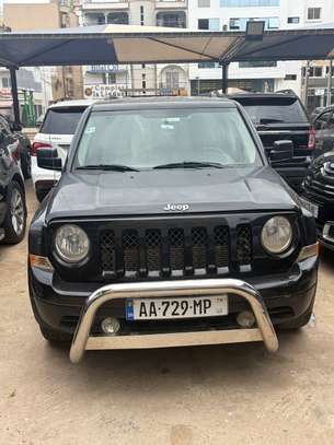 Jeep SUV noir patriot spacieux polyvalent et fiable image 7