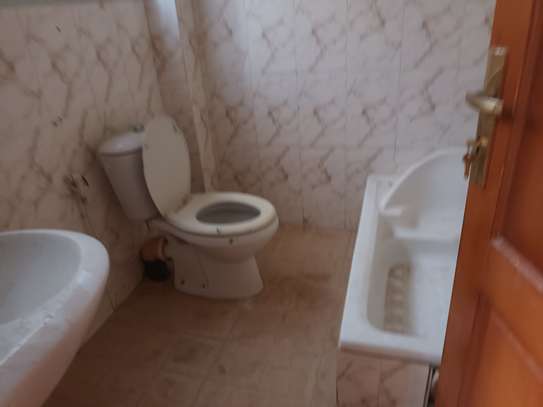 Immeuble R+2 de bureau  F47 aux Almadies image 6