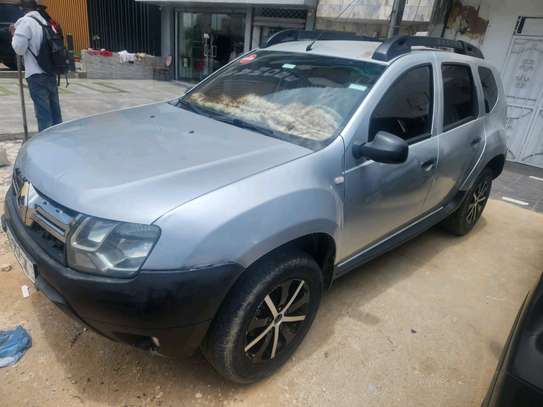 RENAULT DUSTER image 2
