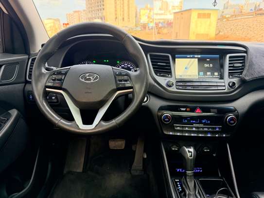 HYUNDAI TUCSON image 10