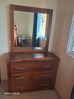 Lit 3 places + armoire 6 battants + commode image 3