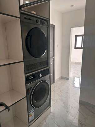 Appartement F5 à vendre au Point E image 4
