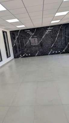 À louer grand showroom de 750 m² image 7