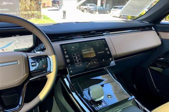 2025 Range Rover Sport P530 V8 Dynamic SE AWD image 12