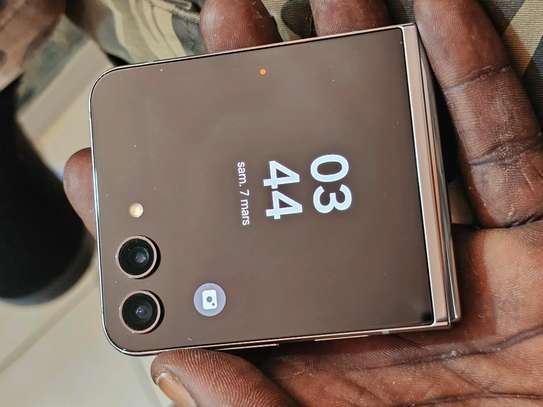 Samsung galaxie Z flip 5 256GB 8GB image 6