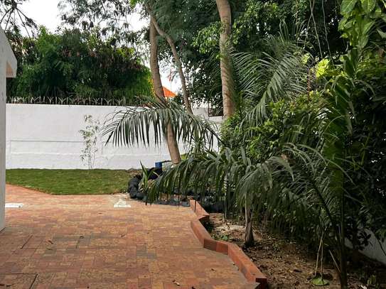 Sublime villa Mermoz image 4