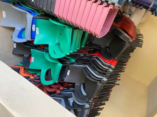 Chaises en plastique image 4