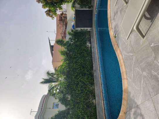 Très belle villa avec piscine et jardin image 6