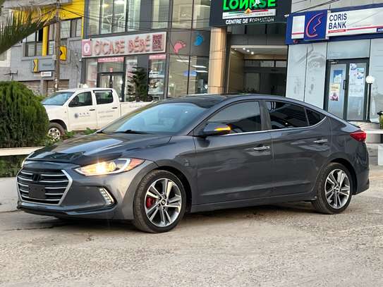 Hyundai Elantra Limited image 2