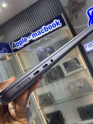 MacBook Pro M5 SSD 1To Ram 24Go Azerty image 8