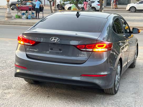 Hyundai Elantra Limited image 7
