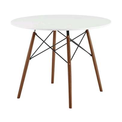 Table à manger ronde en bois image 5