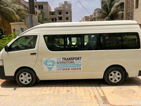 Toyota Hiace minibus image 2