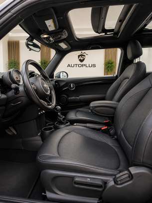 Mini Cooper 2018 image 8