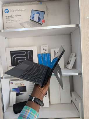 Microsoft Surface Pro 6 ) i7 ) 8g de ram ) 256 image 3