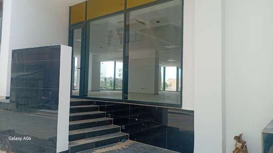 Location show room 1600m2 - vdn liberté 6 extension image 4
