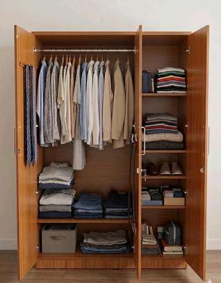 Armoire 3 batant en bois très solide image 5