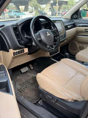 Mitsubishi Outlanler  2017 image 5