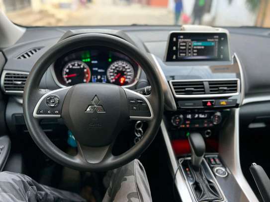 MITSUBISHI ECLIPSE CROSS image 8