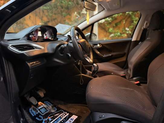 Peugeot 208 années 2017 image 3