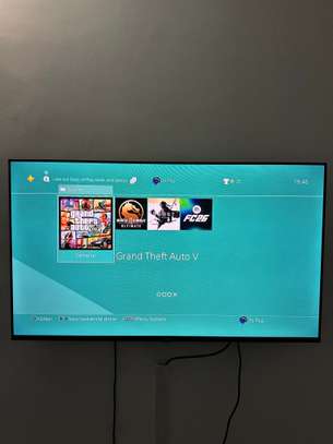 PS4 slim + 4 jeux image 3