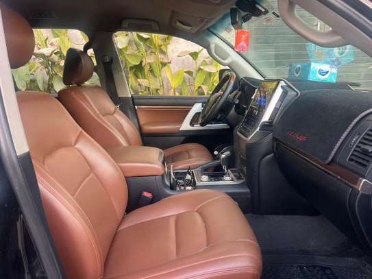 TOYOTA LAND CRUISER image 6