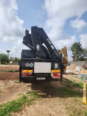 Camion grue DAF venant image 4
